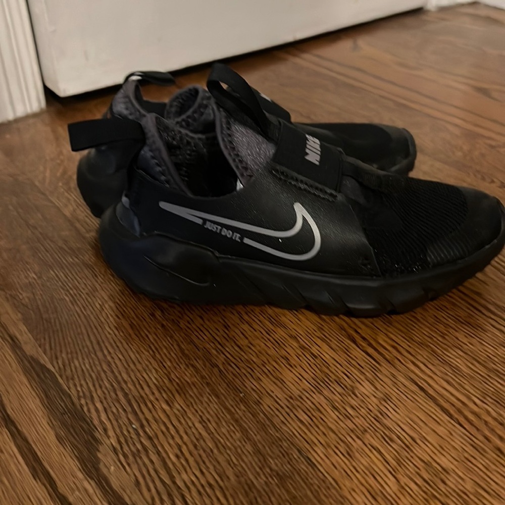 Nike slip on shoes